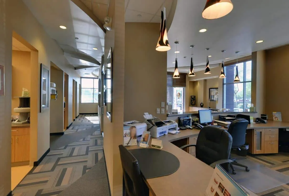 Aesthetic Dentistry’s Front Desk For Gum Disease Near Peoria